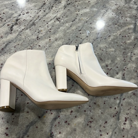 Marc Fisher unno pointed toe bootie in white size 6.5. - - Picture 4 of 8